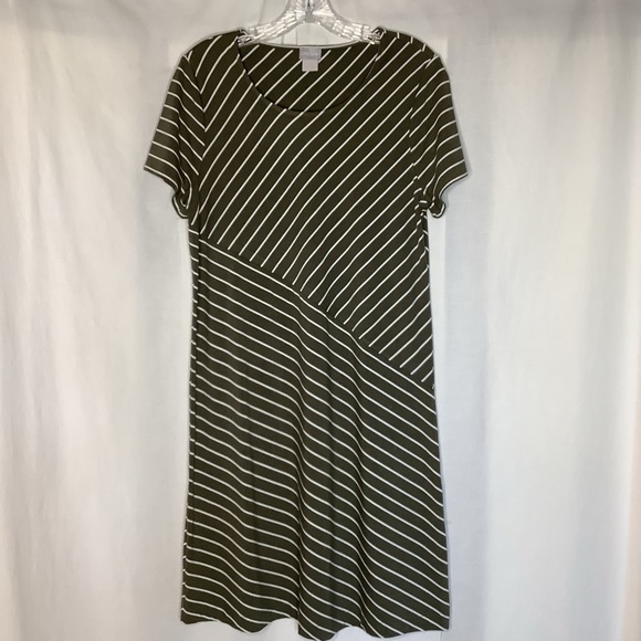 👗 2/$25 Chico’s Slimming Diagonally Striped Dress Chico’s Sz 1 = M/8 - Picture 1 of 10
